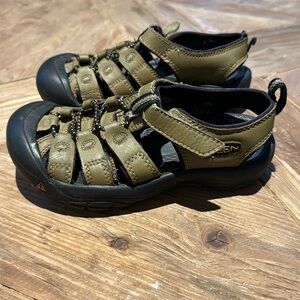 Keen Olive Green Waterproof Velcro Unisex Sandals Size 13 Little Kids